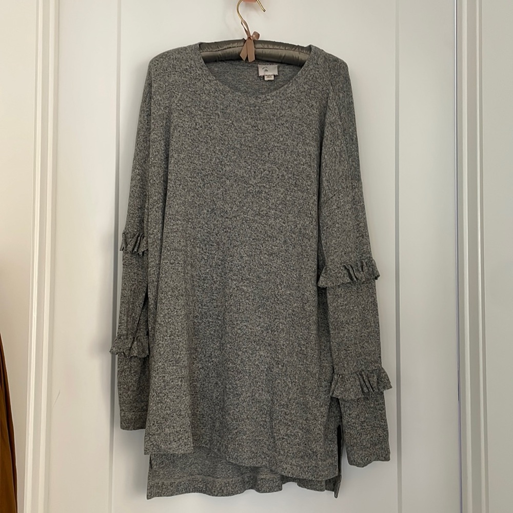 Anthropologie Gray Long-sleeve ruffle tunic top